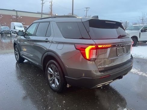 Used 2025 Ford Explorer Active w/ Active Comfort Package image 7