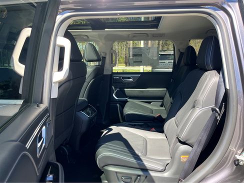 New 2025 INFINITI QX80 Luxe image 20