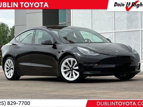 Used 2023 Tesla Model 3 Standard Range image 1