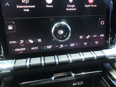 Used 2025 GMC Yukon Denali Ultimate AWD/4WD image 21