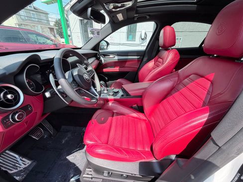 Used 2019 Alfa Romeo Stelvio Ti Sport w/ Quick Order Package 22S Sport AWD/4WD image 14