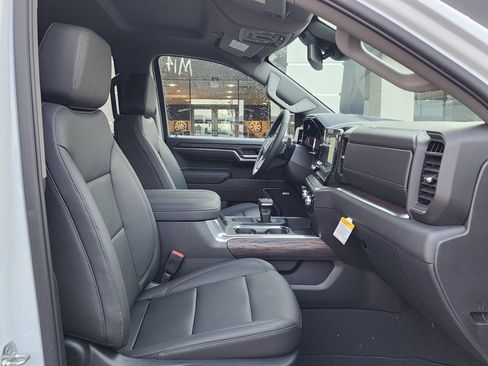 New 2026 GMC Sierra 1500 SLT w/ SLT Premium Plus Package image 38