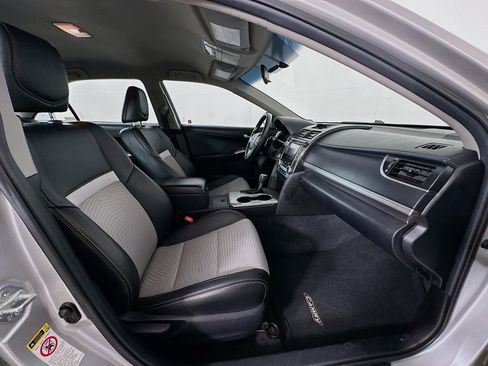 Used 2012 Toyota Camry SE image 29