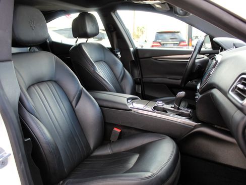 Used 2017 Maserati Ghibli image 15