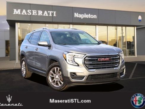 Used 2024 GMC Terrain SLT image 1