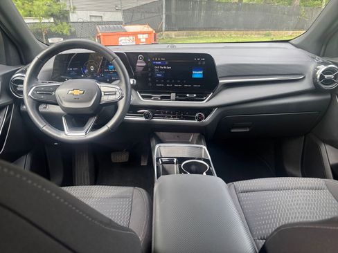 Used 2025 Chevrolet Equinox LT FWD image 32