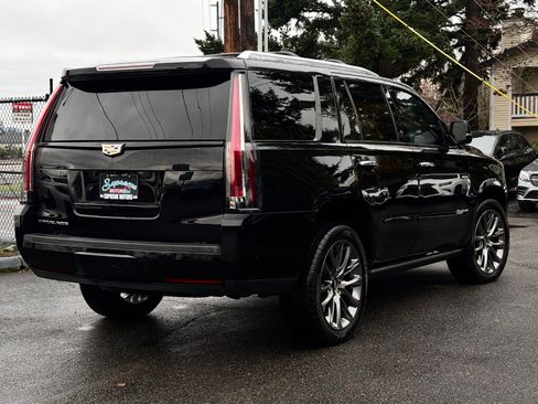 Used 2019 Cadillac Escalade Premium Luxury w/ Escalade Sport Edition image 16