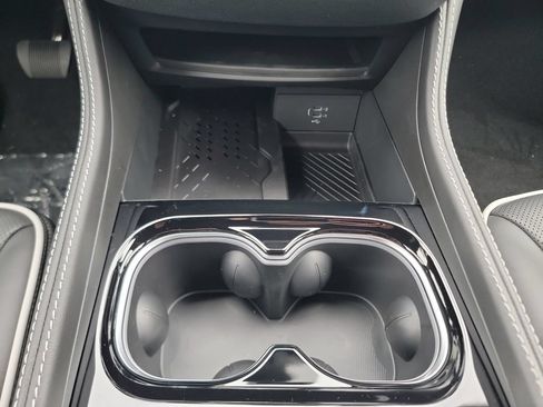 New 2027 Chrysler Pacifica Limited FWD image 17