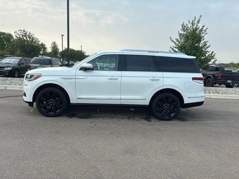 Used 2024 Lincoln Navigator Reserve w/ Equipment Group 201A AWD/4WD image 4