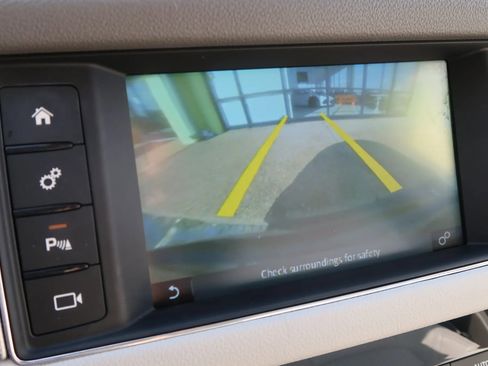 Used 2017 Jaguar XF Prestige image 37