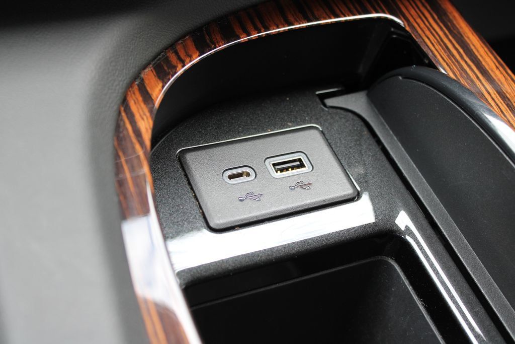 Used 2021 Cadillac Escalade Premium Luxury AWD/4WD image 23