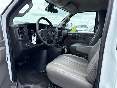 New 2025 Chevrolet Express 2500 Extended w/ Enhanced Convenience Package image 4