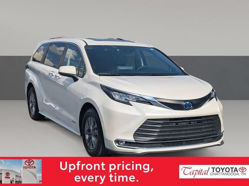 Used 2021 Toyota Sienna XLE FWD image 1