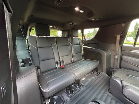 Used 2025 Cadillac Escalade ESV Premium Luxury w/ LPO, Radiant Package AWD/4WD image 34