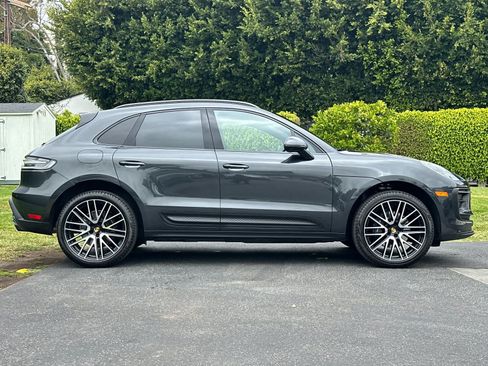 Certified 2026 Porsche Macan AWD/4WD image 9