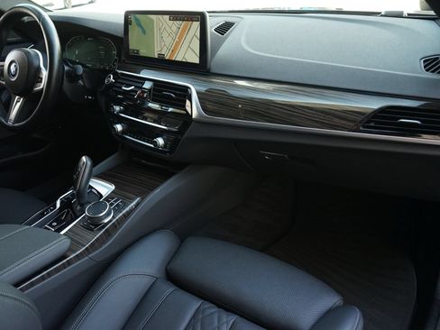 Used 2023 BMW 530e xDrive w/ Premium Package AWD/4WD image 5