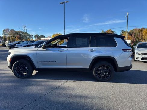 New 2025 Jeep Grand Cherokee L Limited w/ Trailer Tow Package AWD/4WD image 21