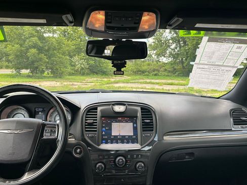 Used 2014 Chrysler 300 C AWD/4WD image 10