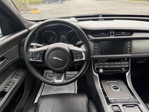 Used 2018 Jaguar XF S image 20