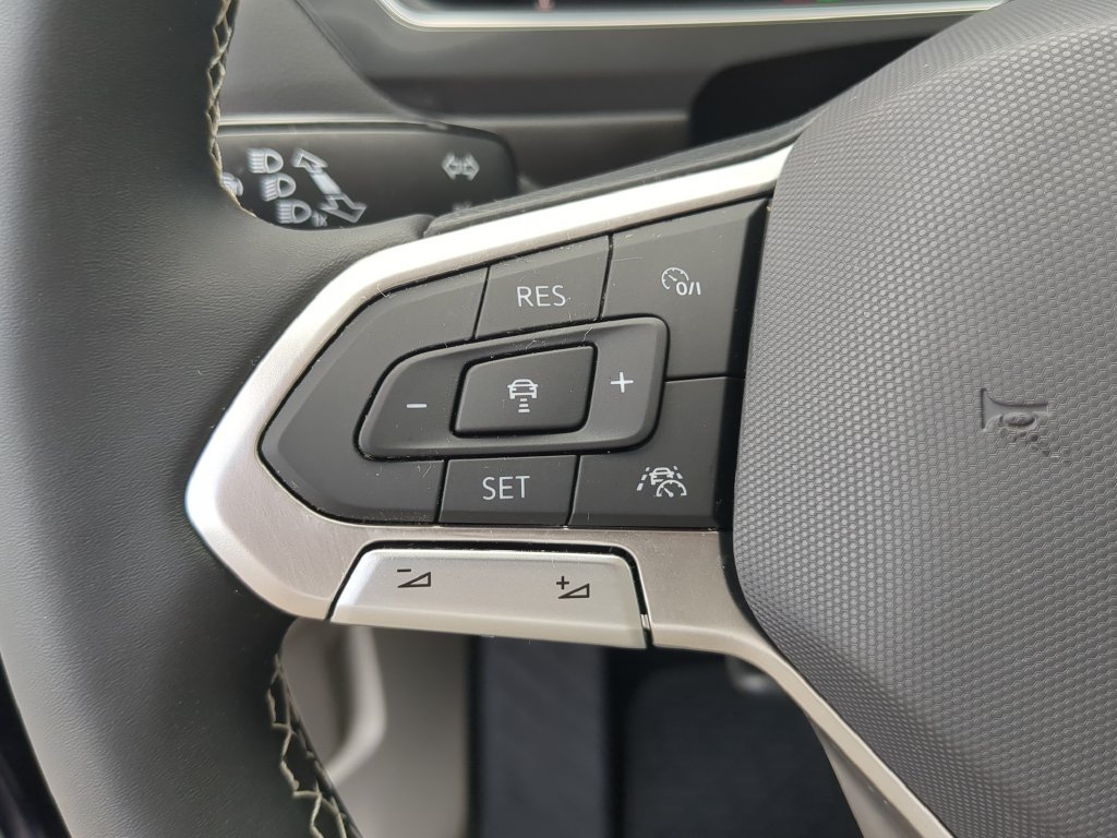 Certified 2023 Volkswagen Tiguan SE FWD image 28