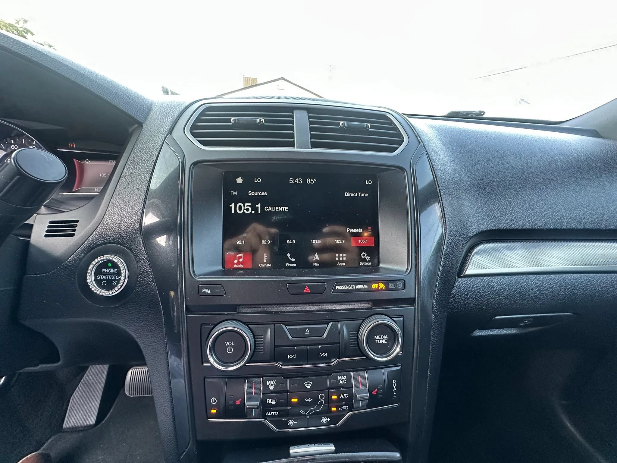 Used 2018 Ford Explorer XLT w/ Equipment Group 202A FWD image 26