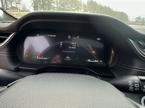 Used 2024 Jeep Grand Cherokee Laredo X image 30