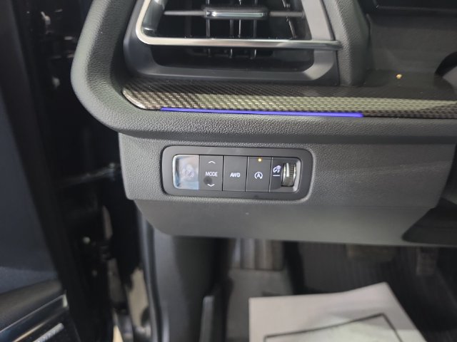 Used 2026 Chevrolet Traverse High Country AWD/4WD image 19