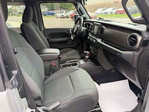 Used 2019 Jeep Wrangler Sport AWD/4WD image 16