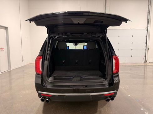 Used 2021 GMC Yukon Denali w/ Denali Premium Package image 9