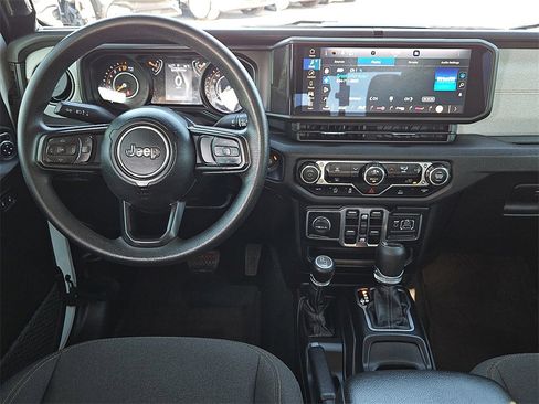 Used 2024 Jeep Gladiator Sport image 19