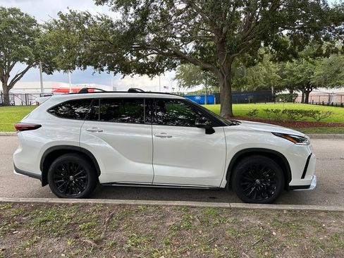 Certified 2024 Toyota Highlander XSE FWD image 7