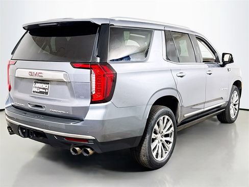 Used 2021 GMC Yukon Denali w/ Denali Premium Package image 4