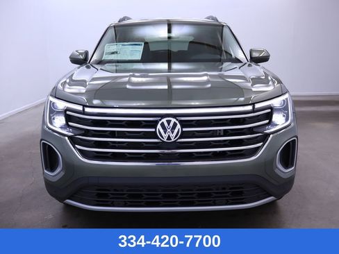 Certified 2025 Volkswagen Atlas SE w/ Black Wheel Package image 7