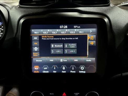 Used 2021 Jeep Renegade Latitude AWD/4WD image 21