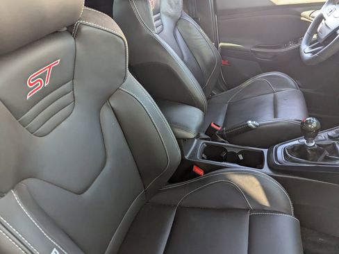 Used 2018 Ford Focus ST w/ Equipment Group 402A FWD image 11