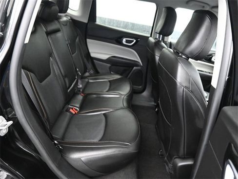 Used 2022 Jeep Compass Limited image 7