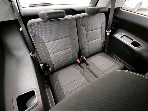 Used 2023 GMC Acadia SLE w/ Driver Convenience Package image 37