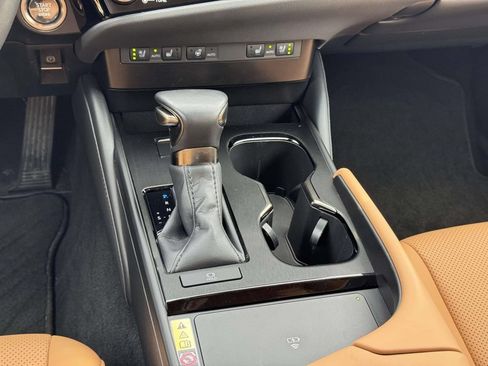 Used 2023 Lexus ES 250 w/ Premium Package AWD/4WD image 18