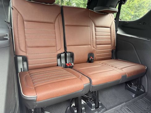 Used 2023 GMC Yukon Denali Ultimate AWD/4WD image 12