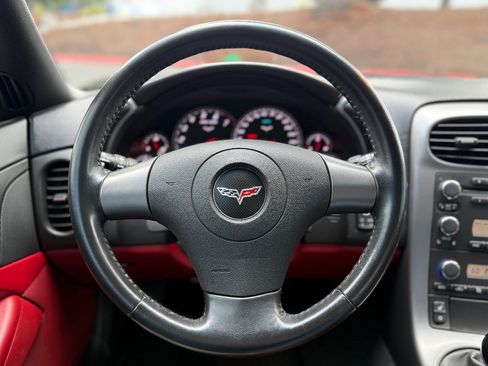 Used 2006 Chevrolet Corvette Coupe w/ Preferred Equipment Group RWD image 19