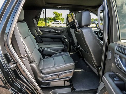 Used 2024 GMC Yukon Denali w/ Advanced Technology Package AWD/4WD image 24