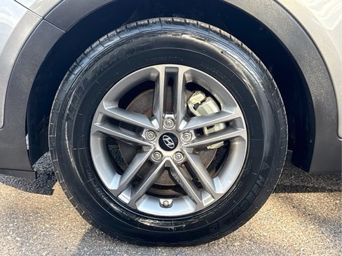 Used 2018 Hyundai Santa Fe Sport w/ 2.4L Value Package 02 FWD image 30