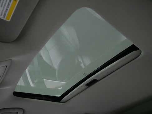 Used 2022 Cadillac XT4 Premium Luxury w/ Enhanced Visibility Package image 31