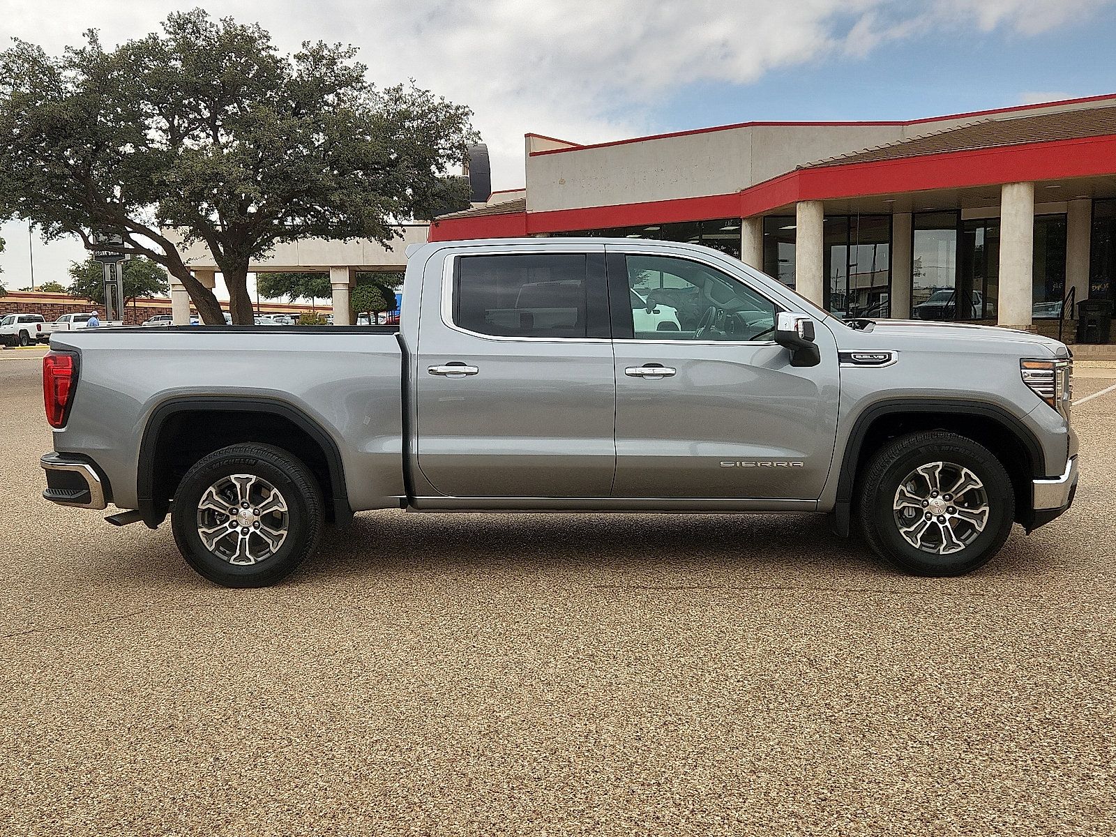 Used 2026 GMC Sierra 1500 SLT RWD image 5