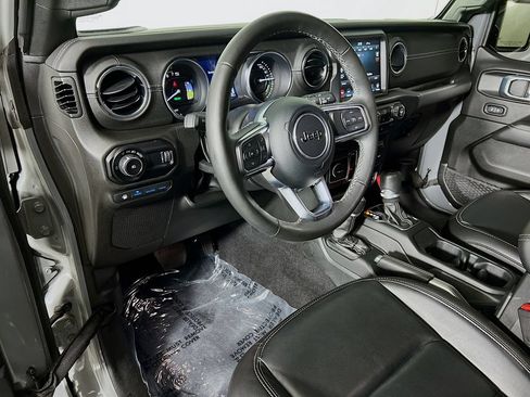 Used 2023 Jeep Wrangler Unlimited Sahara w/ Cold Weather Group AWD/4WD image 9