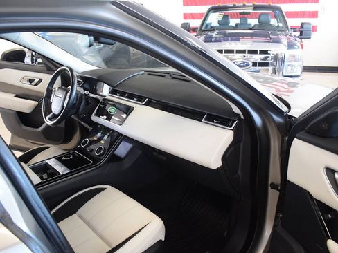 Used 2018 Land Rover Range Rover Velar S AWD/4WD image 44