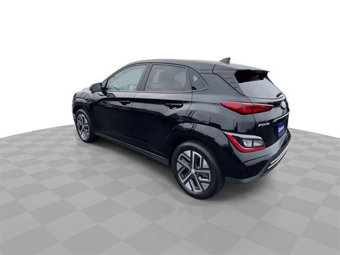 Used 2023 Hyundai Kona SE image 6