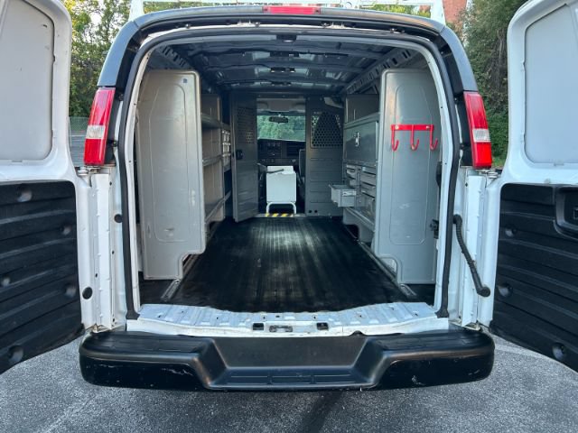Used 2018 Chevrolet Express 2500 w/ Driver Convenience Package RWD image 31