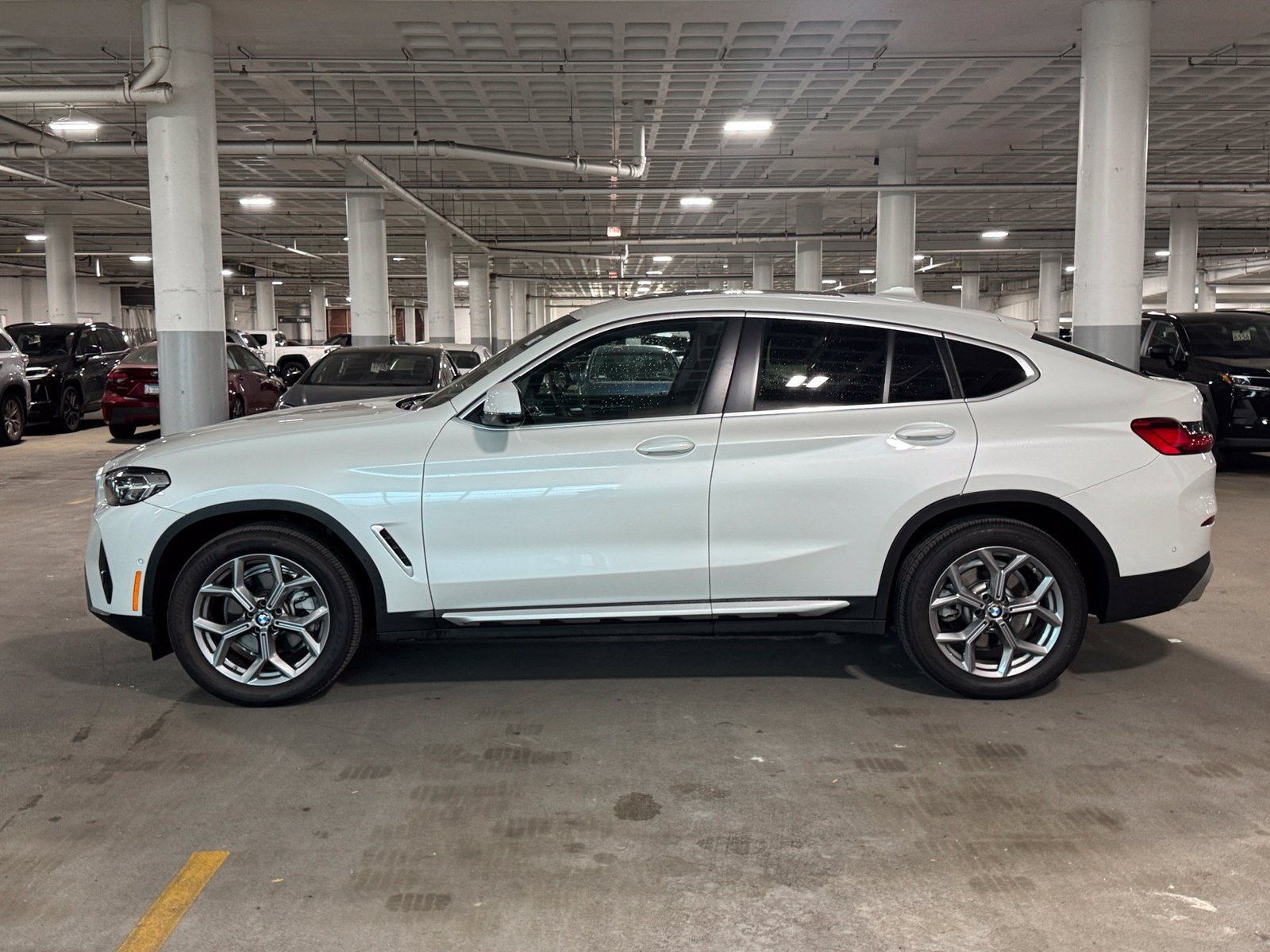 Used 2025 BMW X4 xDrive30i AWD/4WD image 6