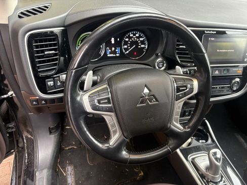 Used 2018 Mitsubishi Outlander GT image 17